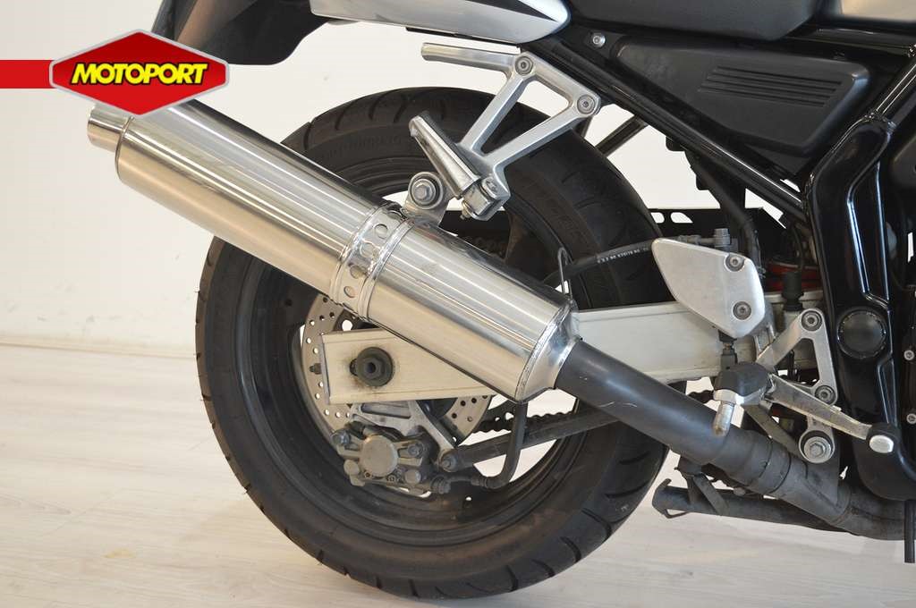 YAMAHA - FZS 600 FAZER