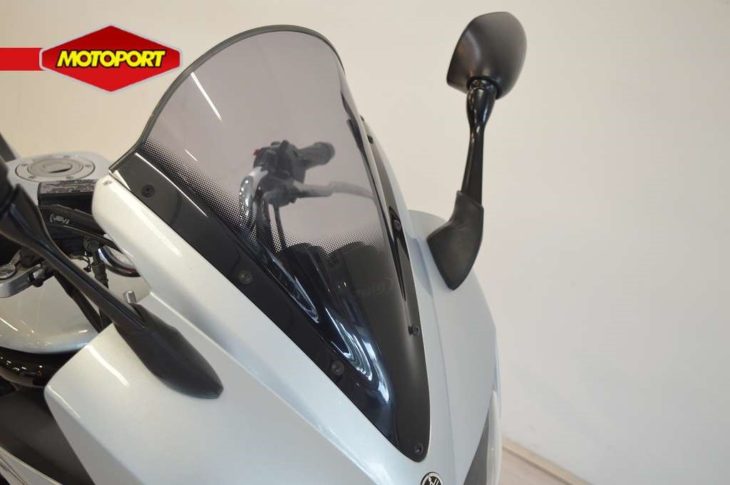 YAMAHA - FZS 600 FAZER
