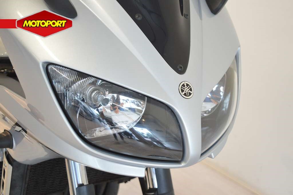 YAMAHA - FZS 600 FAZER