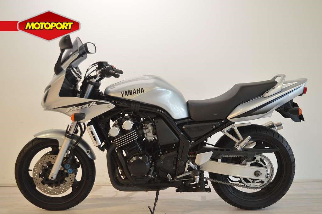 YAMAHA - FZS 600 FAZER