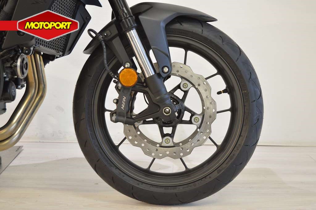 HONDA - CB 750 HORNET