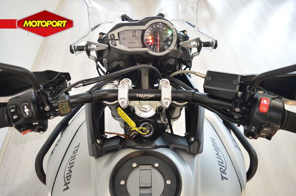 TRIUMPH - TIGER 800 XRX