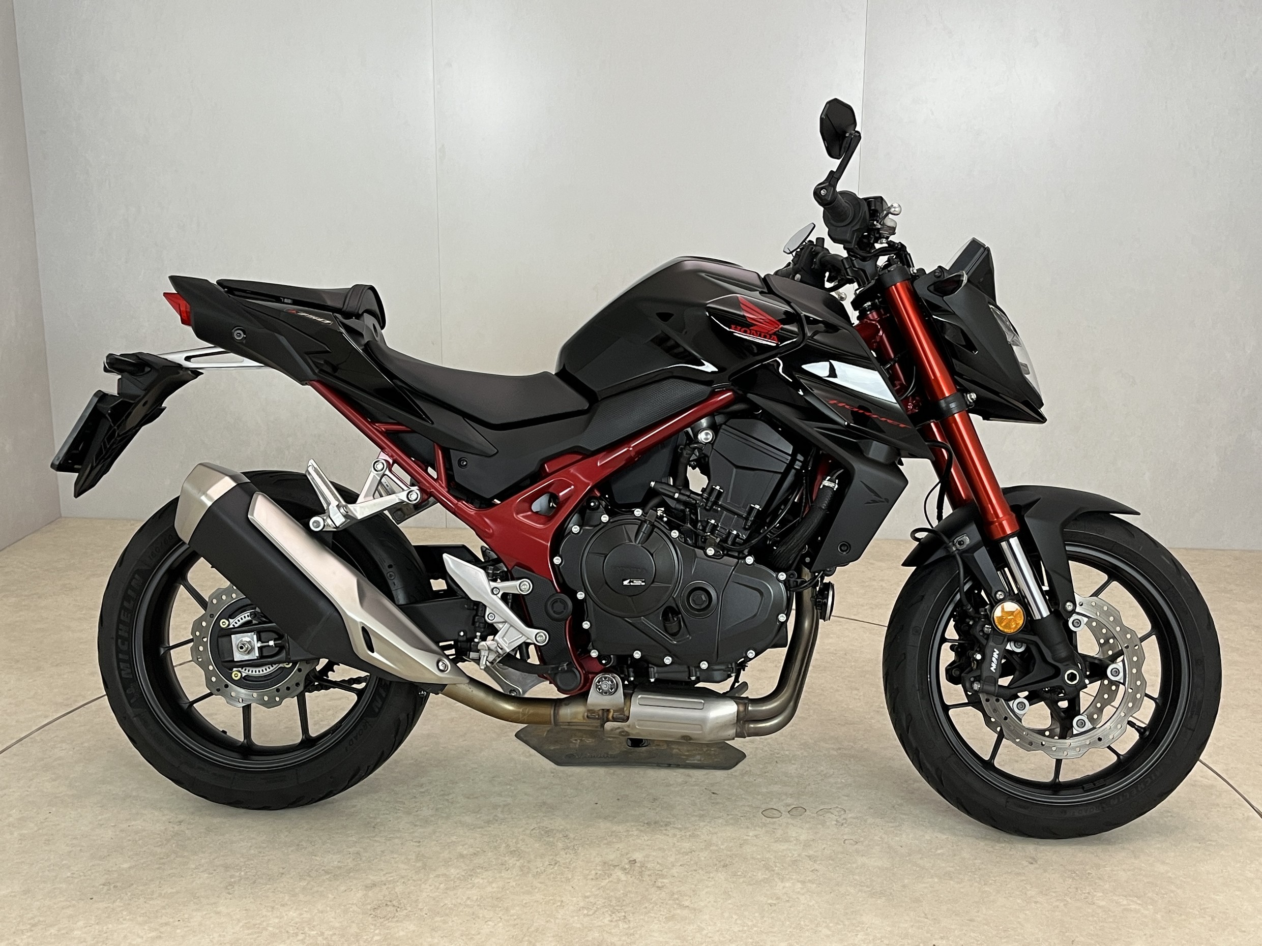 HONDA - CB 750 HORNET