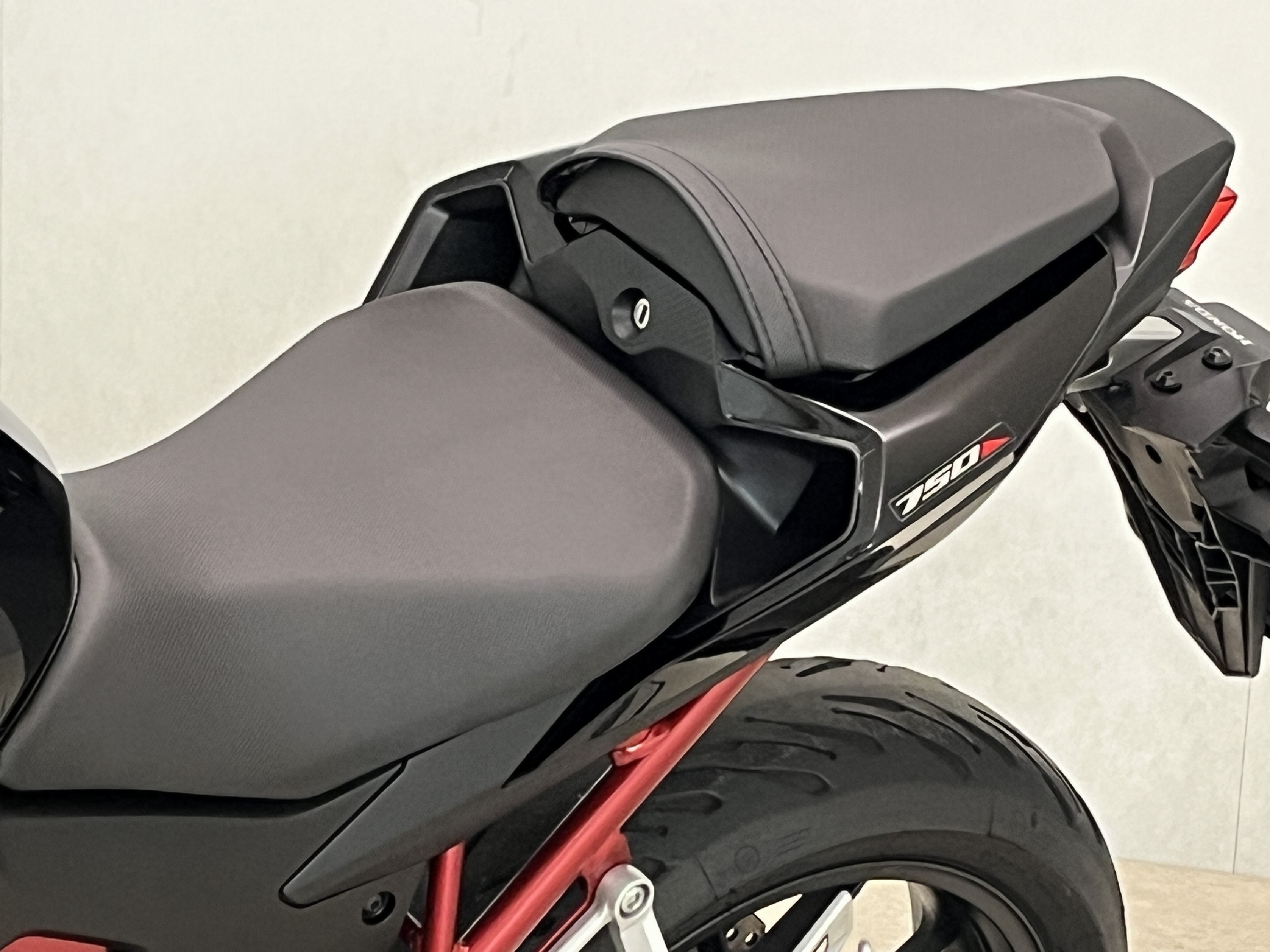 HONDA - CB 750 HORNET