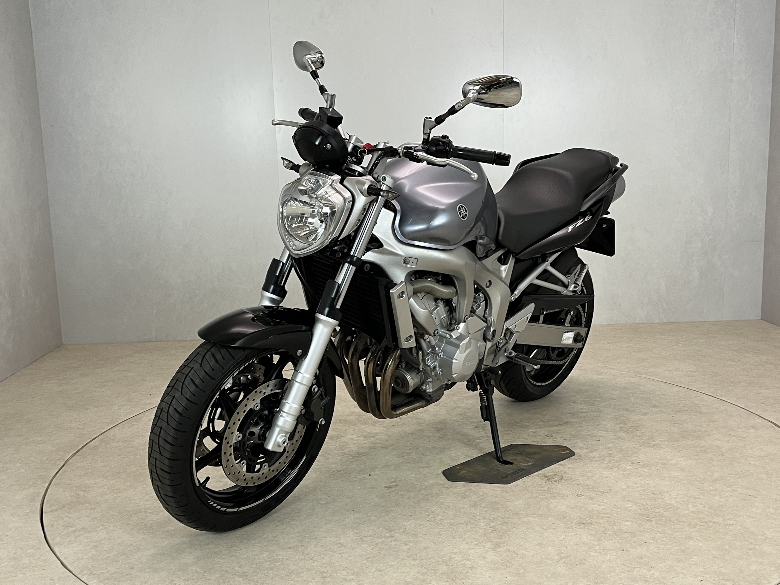 YAMAHA - FZ6 N