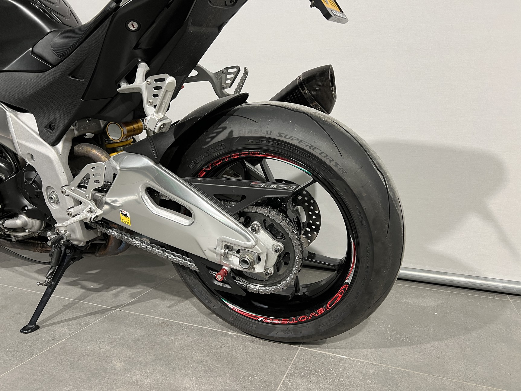 APRILIA - Tuono V4
