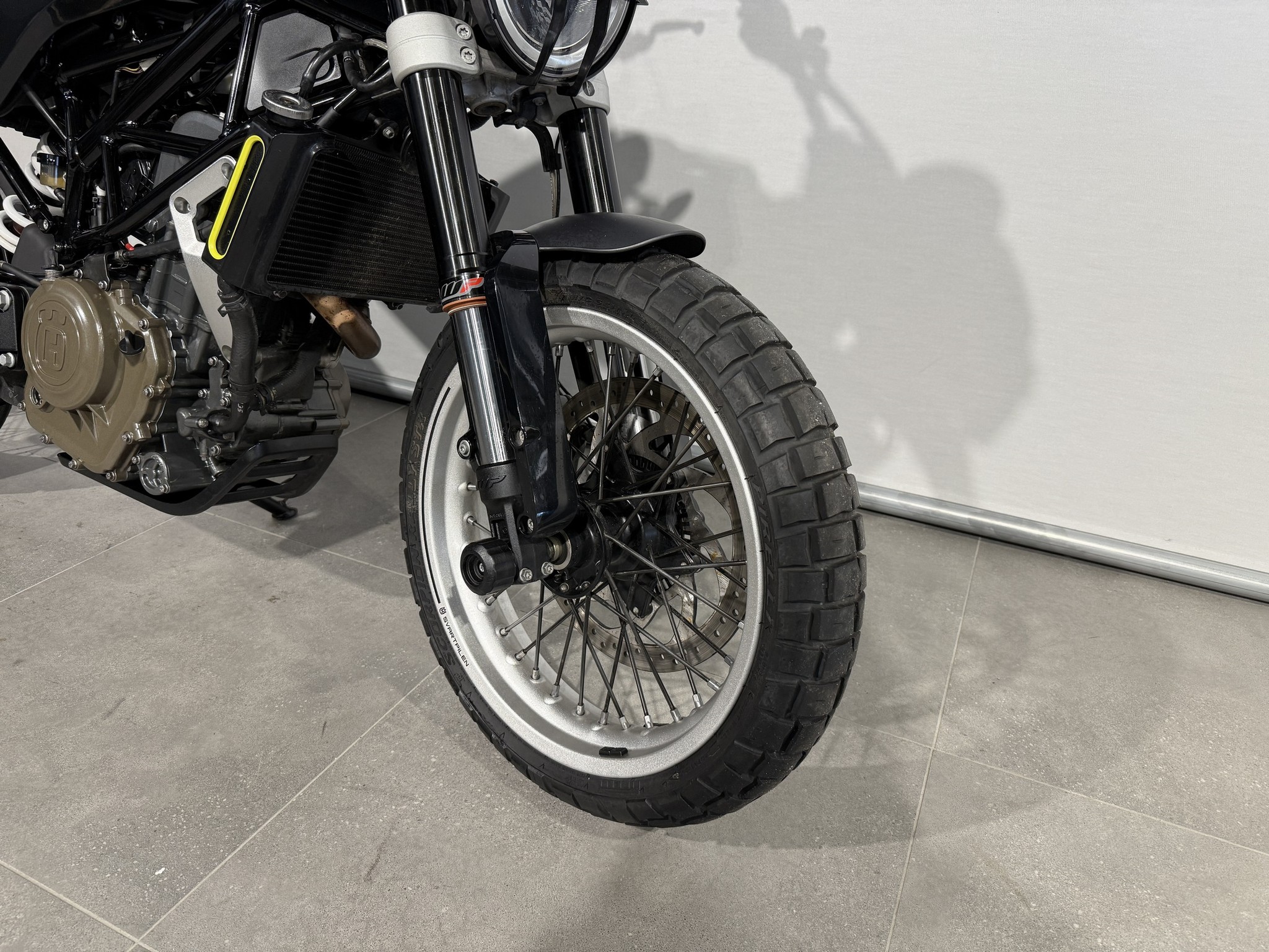 HUSQVARNA - SVARTPILEN 401