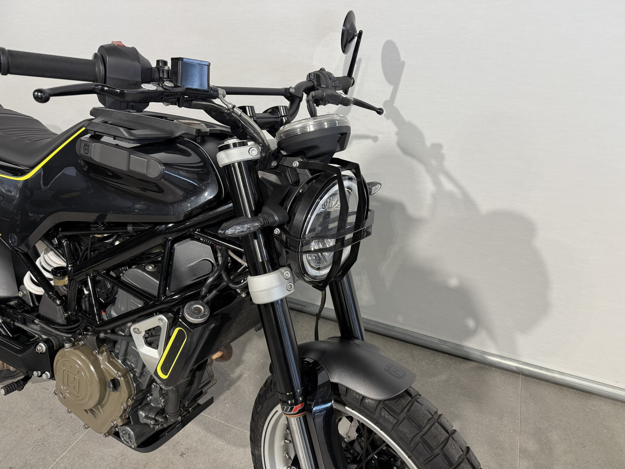 HUSQVARNA - SVARTPILEN 401