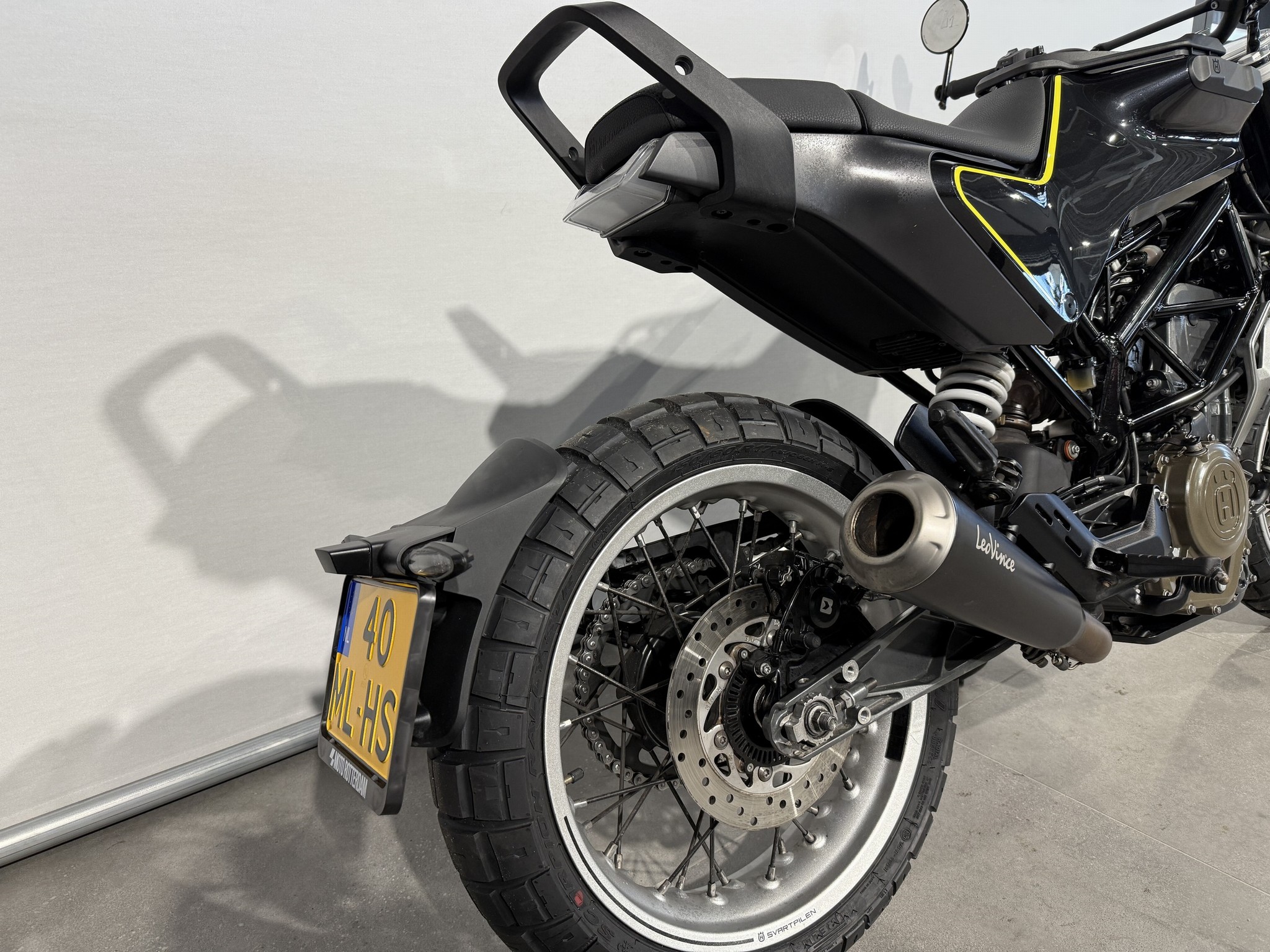 HUSQVARNA - SVARTPILEN 401