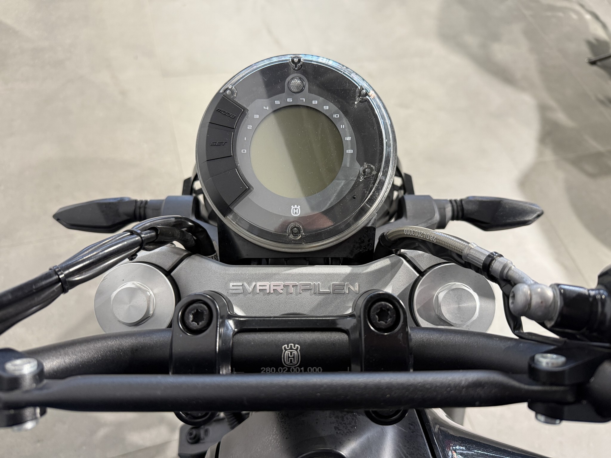 HUSQVARNA - SVARTPILEN 401