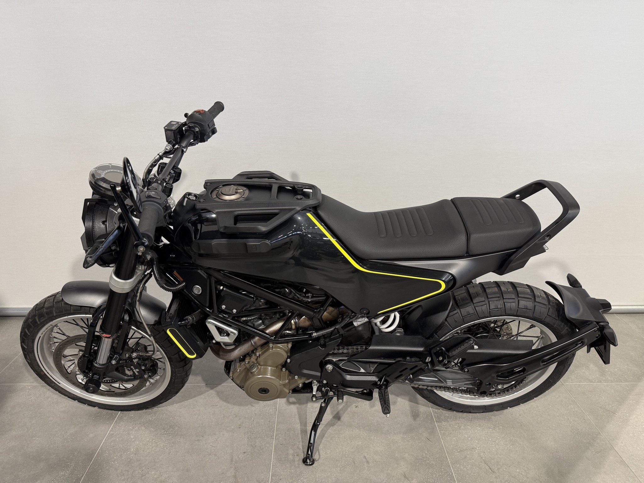 HUSQVARNA - SVARTPILEN 401