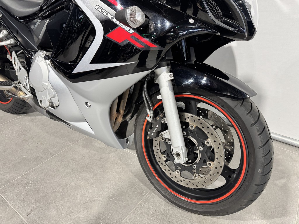 SUZUKI - GSX 650 F