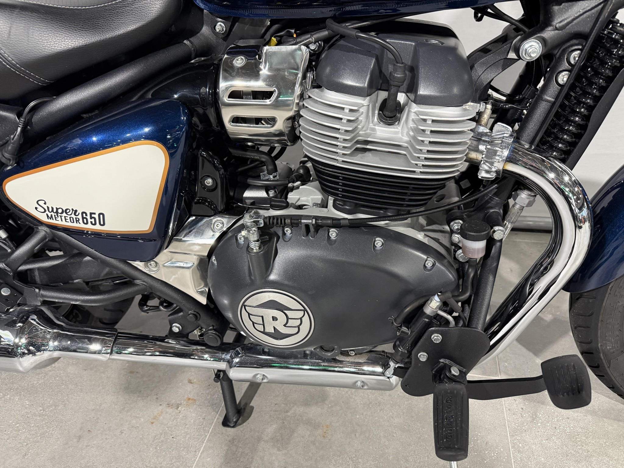 ROYAL-ENFIELD - SUPER METEOR 650