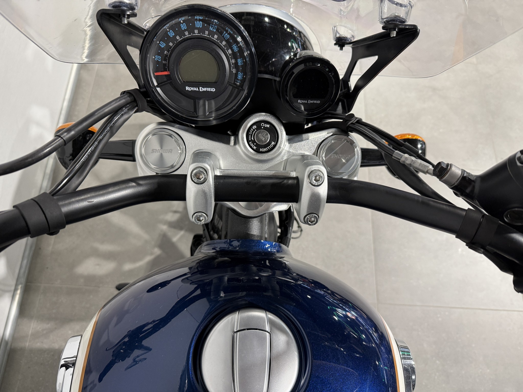 ROYAL-ENFIELD - SUPER METEOR 650