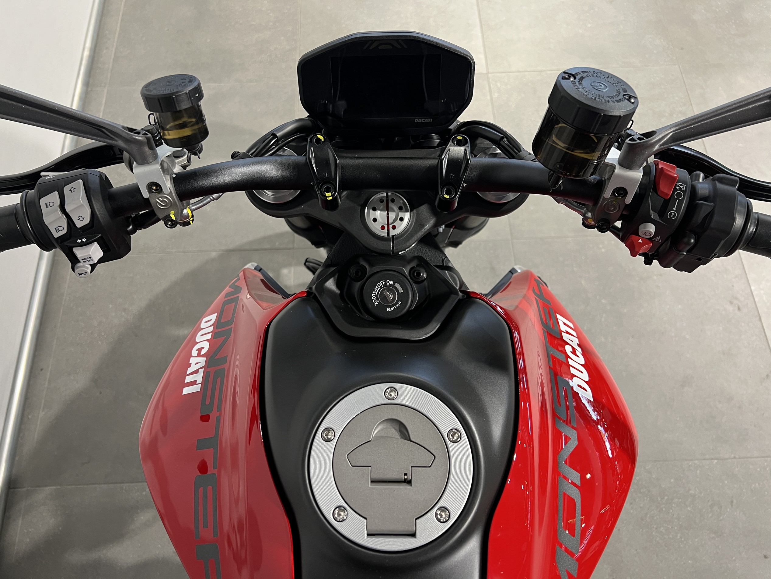 DUCATI - MONSTER