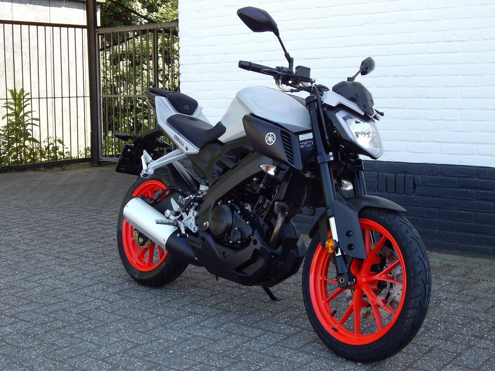 YAMAHA - MT 125