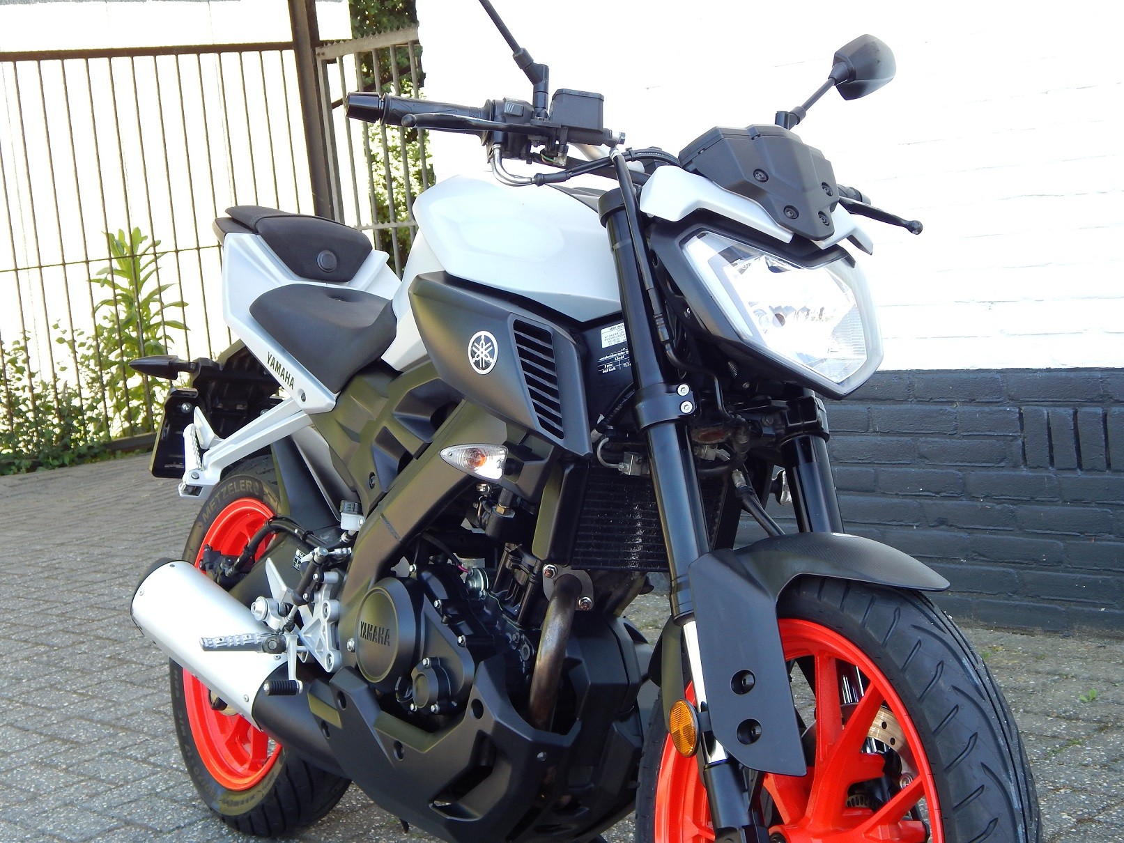 YAMAHA - MT 125
