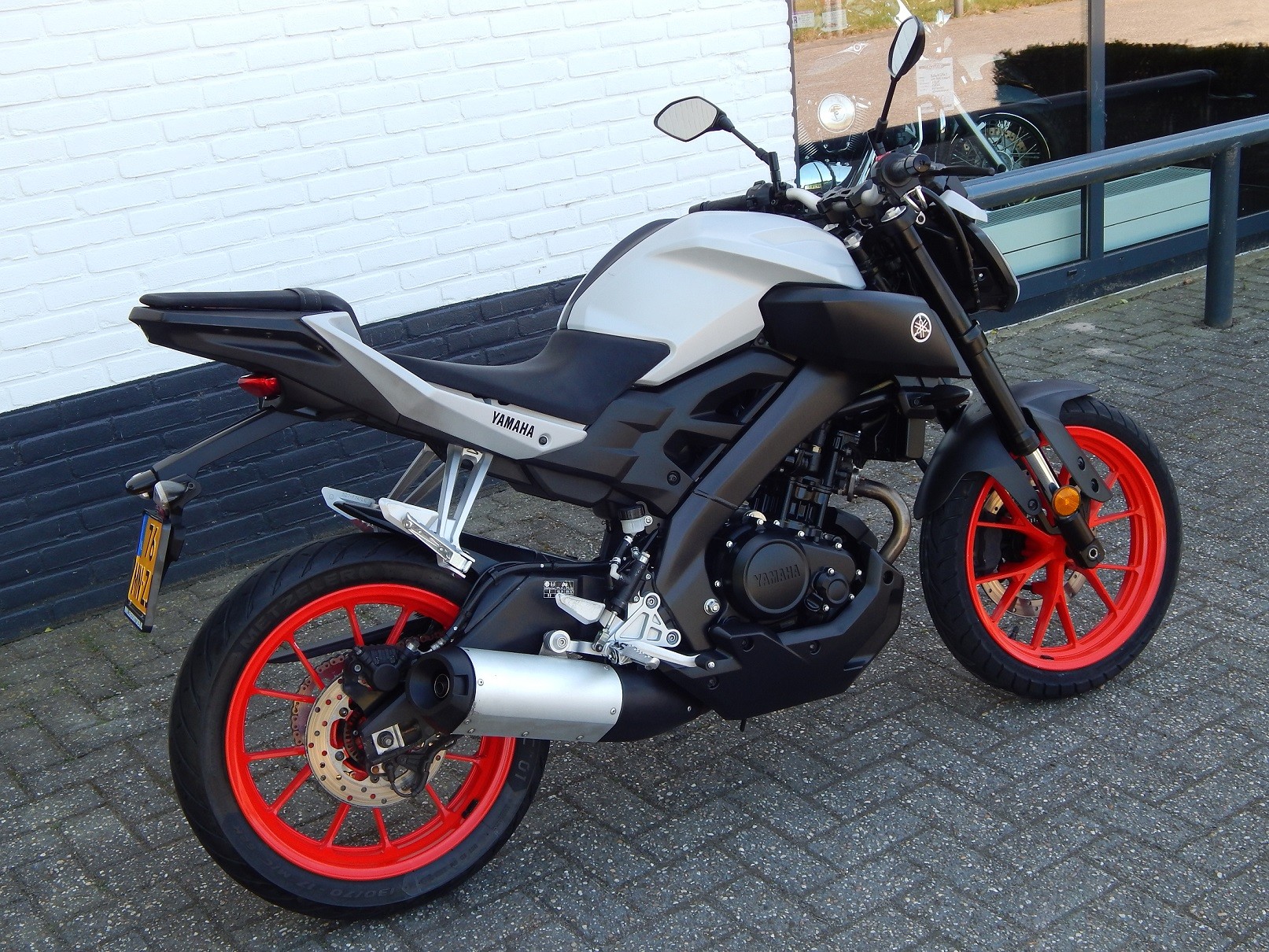 YAMAHA - MT 125