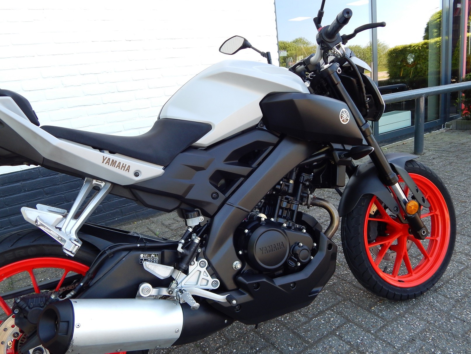 YAMAHA - MT 125