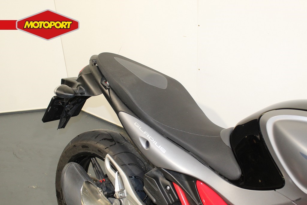 SUZUKI - SFV 650 Gladius ABS
