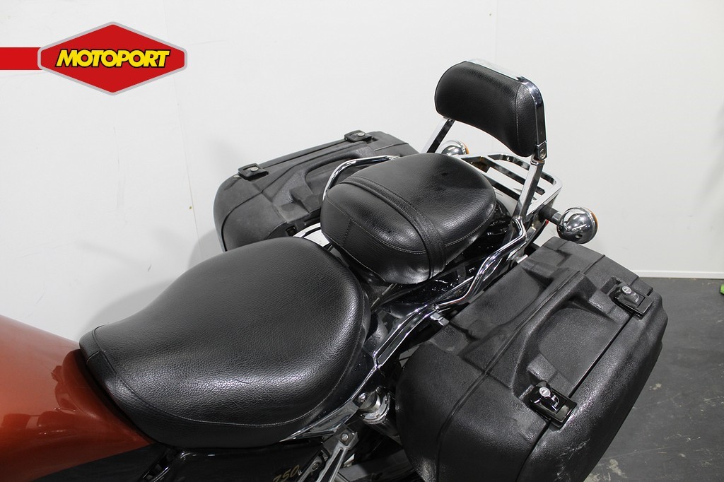 MOTO GUZZI - NEVADA 750