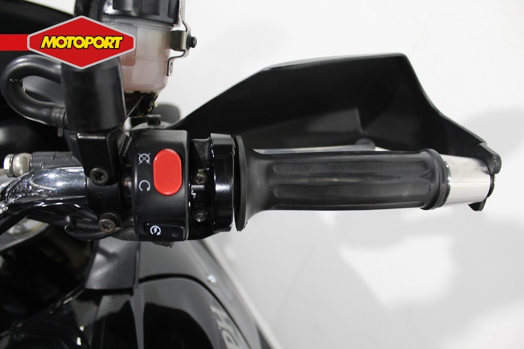 TRIUMPH - TIGER 1050 .