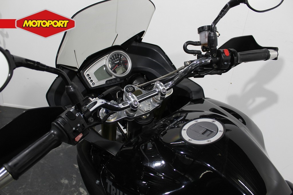 TRIUMPH - TIGER 1050 .