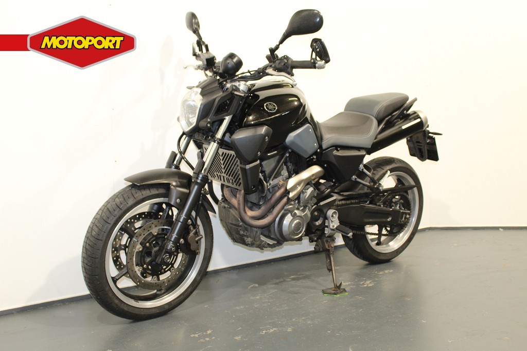 YAMAHA - MT 03