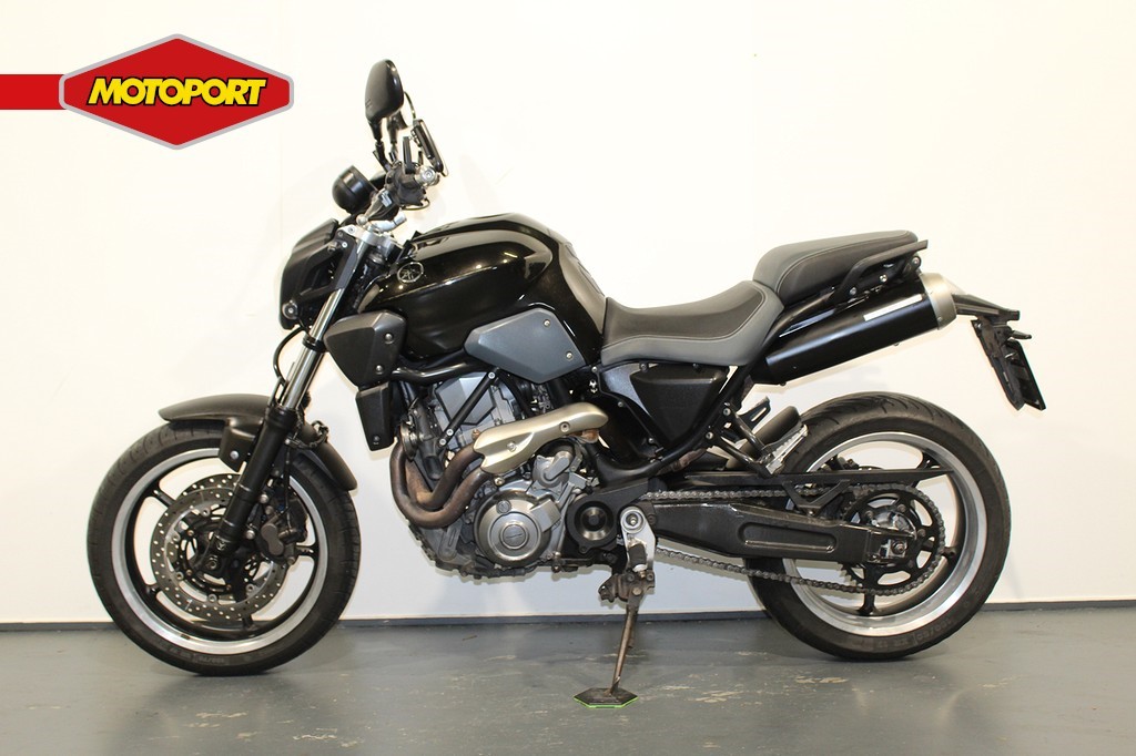 YAMAHA - MT 03