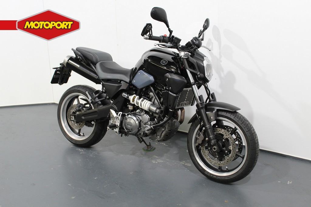 YAMAHA - MT 03