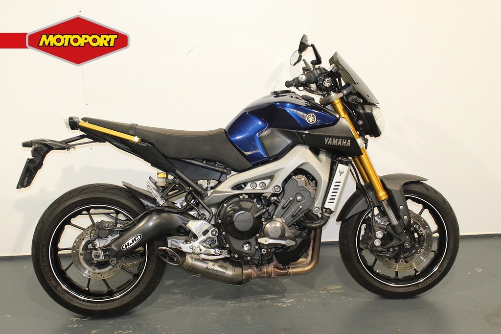 YAMAHA - MT 09
