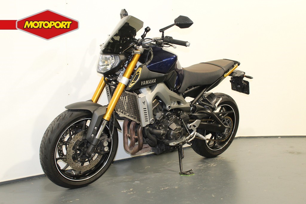YAMAHA - MT 09