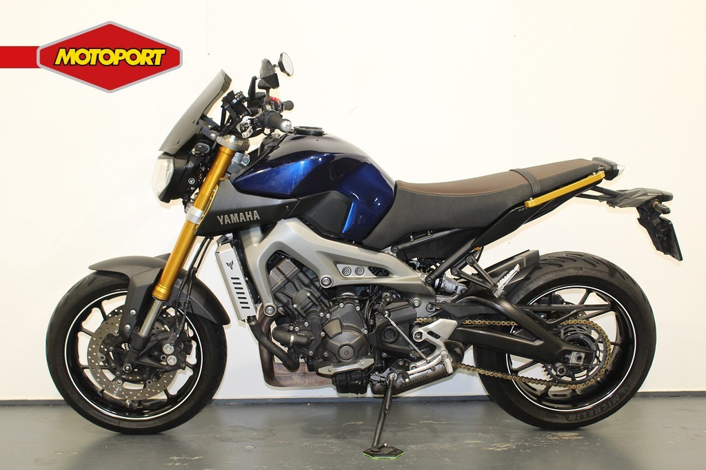 YAMAHA - MT 09