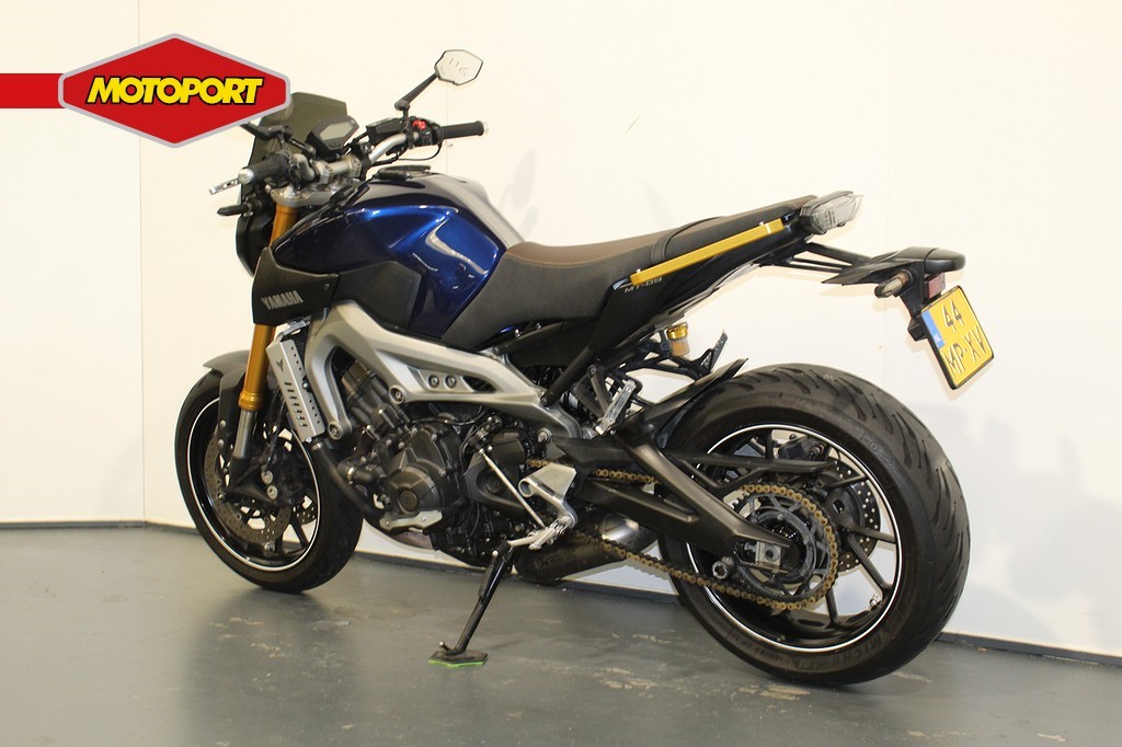 YAMAHA - MT 09