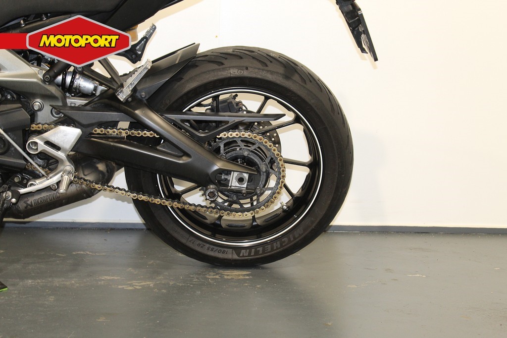 YAMAHA - MT 09