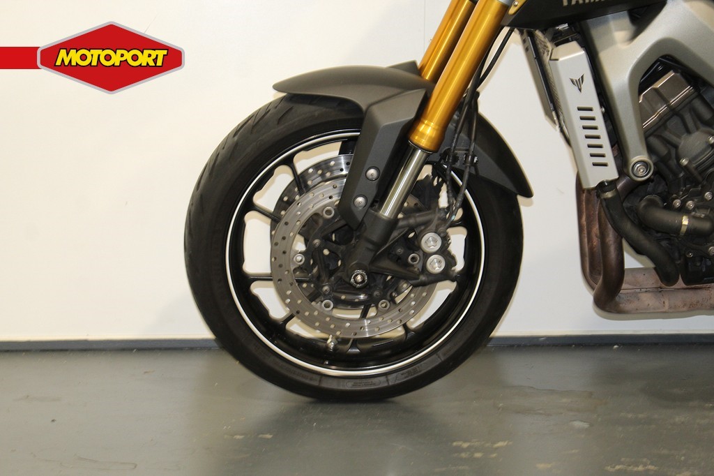 YAMAHA - MT 09