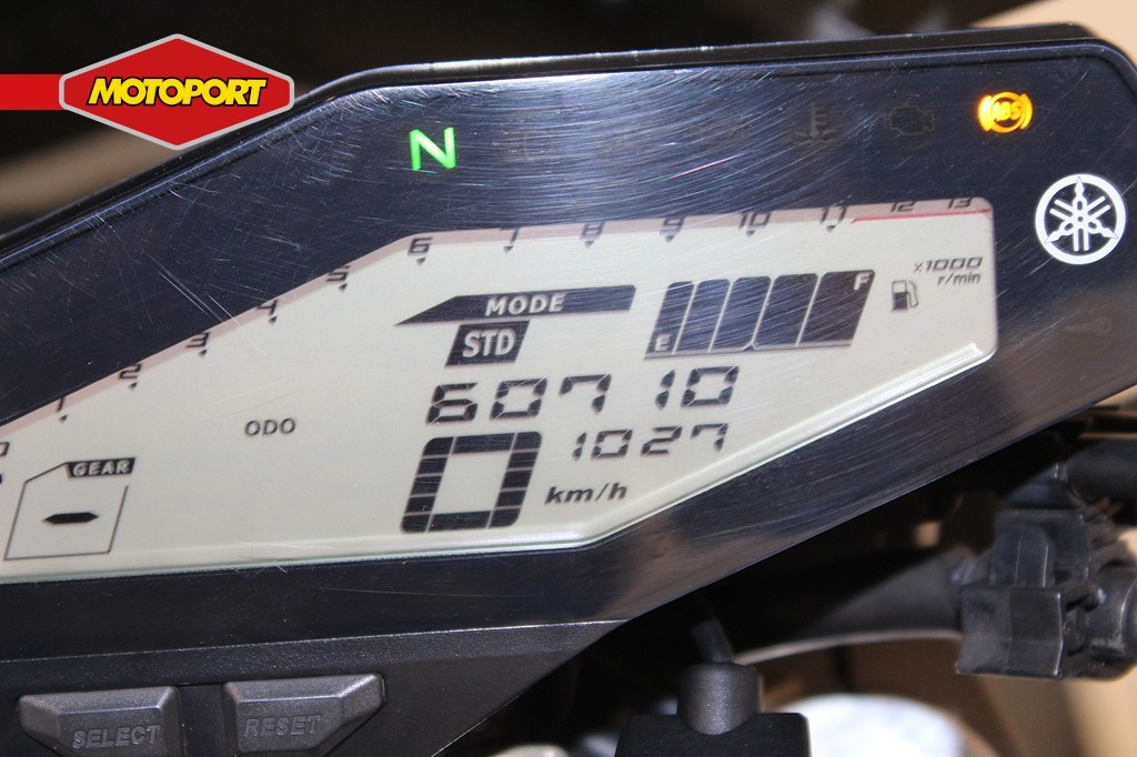 YAMAHA - MT 09