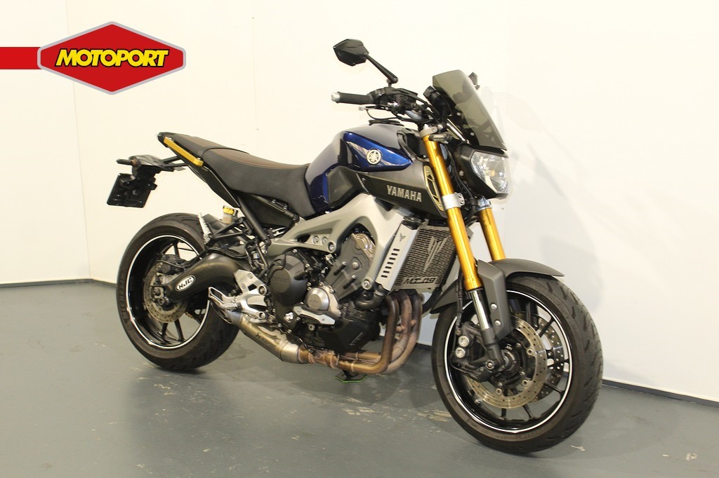 YAMAHA - MT 09