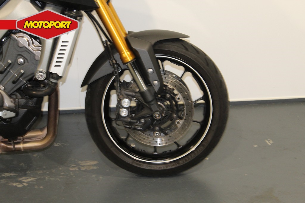 YAMAHA - MT 09