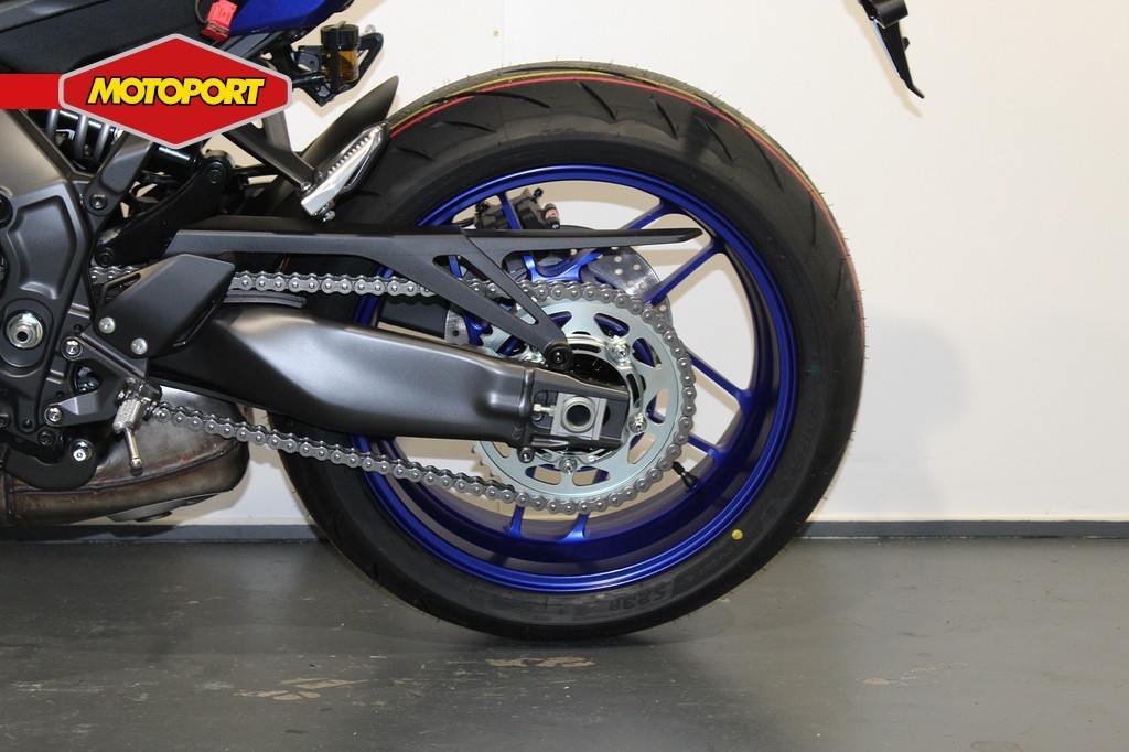 YAMAHA - MT 09