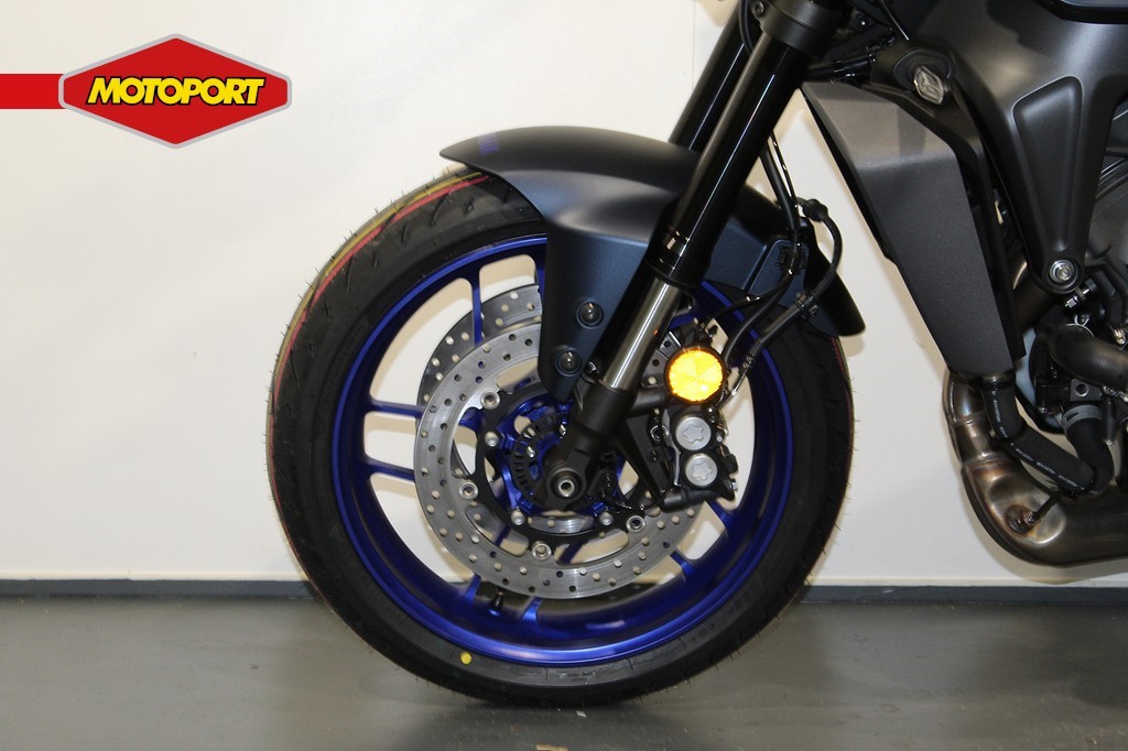 YAMAHA - MT 09