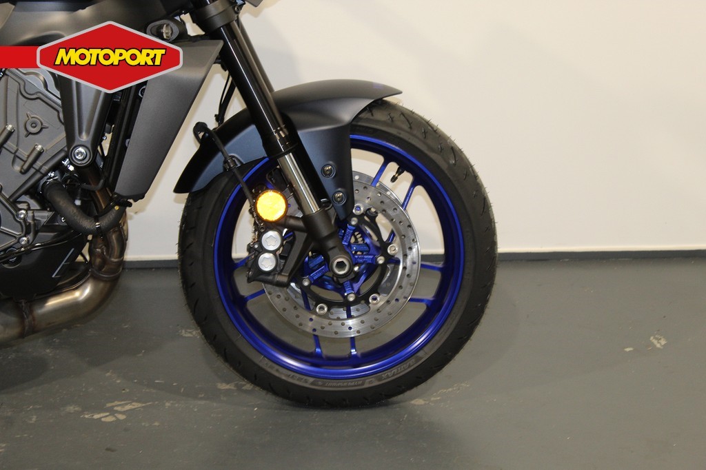 YAMAHA - MT 09