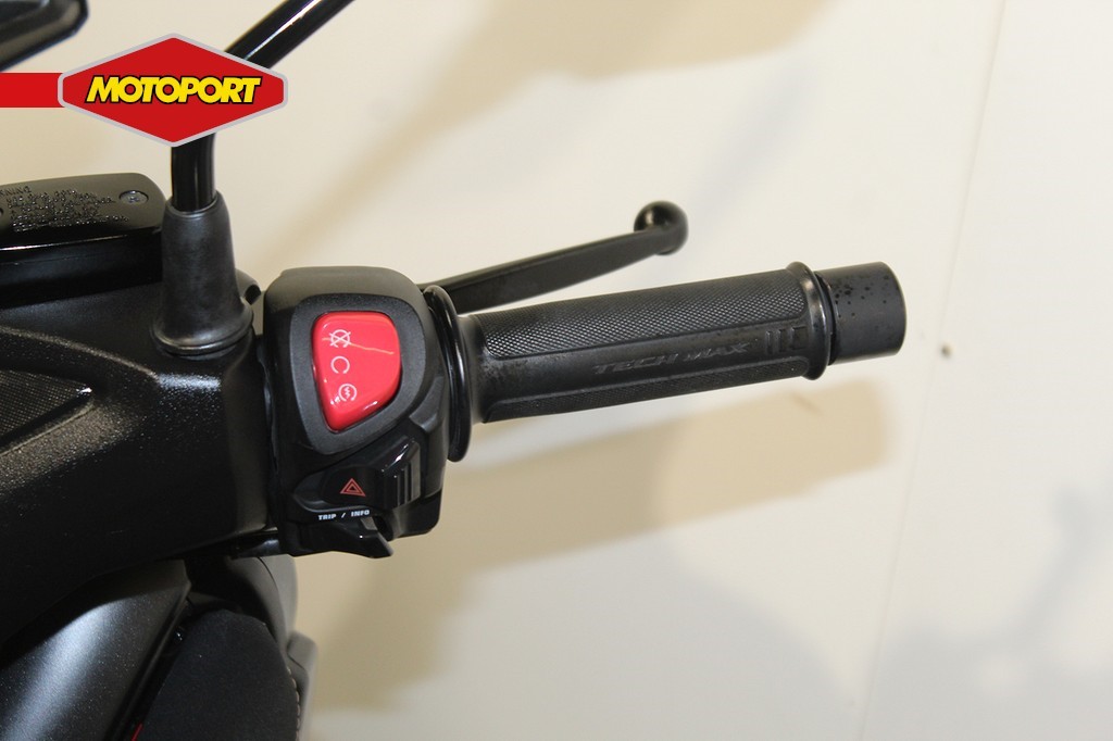 YAMAHA - XMAX 300 Tech MAX
