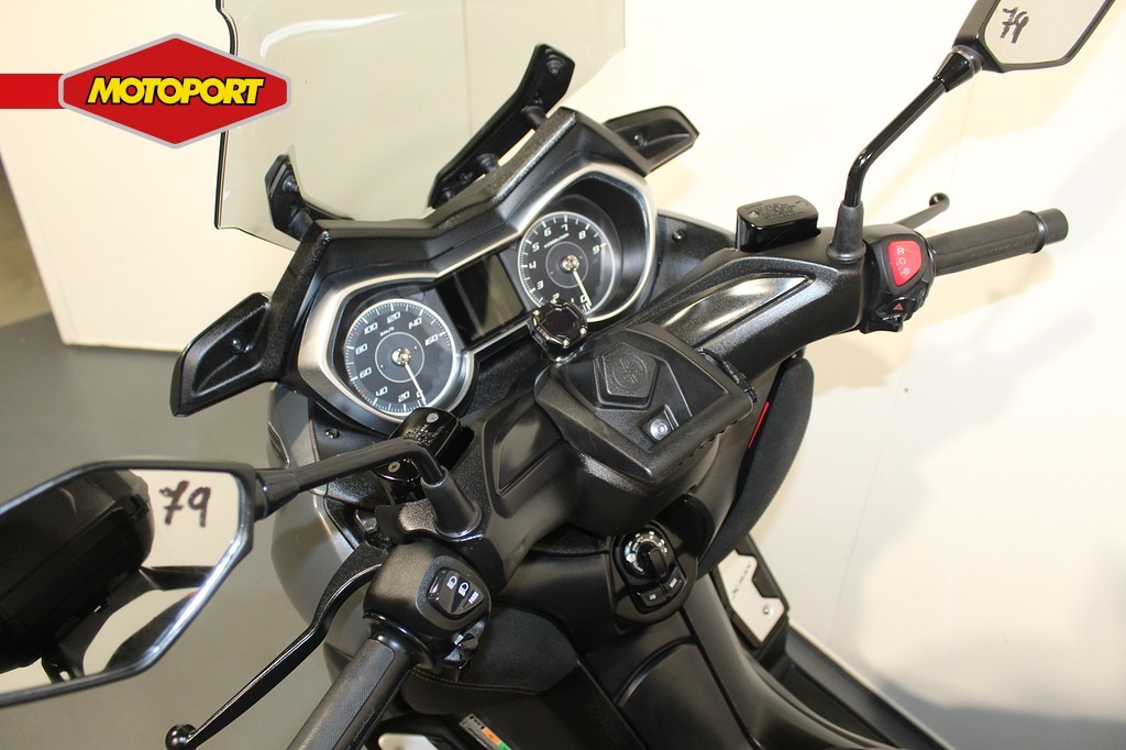 YAMAHA - XMAX 300 Tech MAX