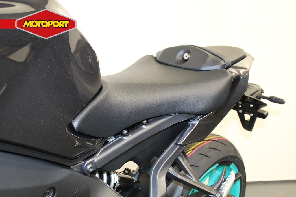 YAMAHA - MT 09