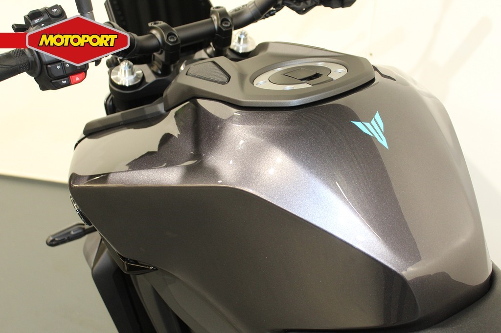 YAMAHA - MT 09