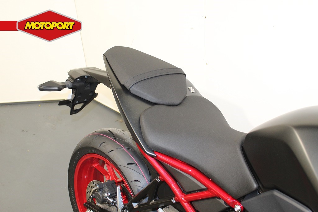 SUZUKI - GSX 8S