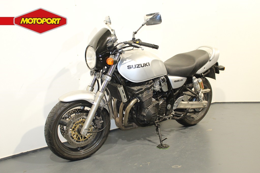 SUZUKI - GSX 750