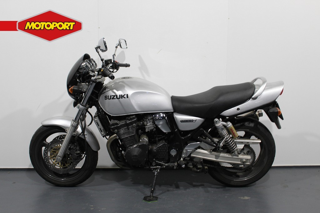 SUZUKI - GSX 750