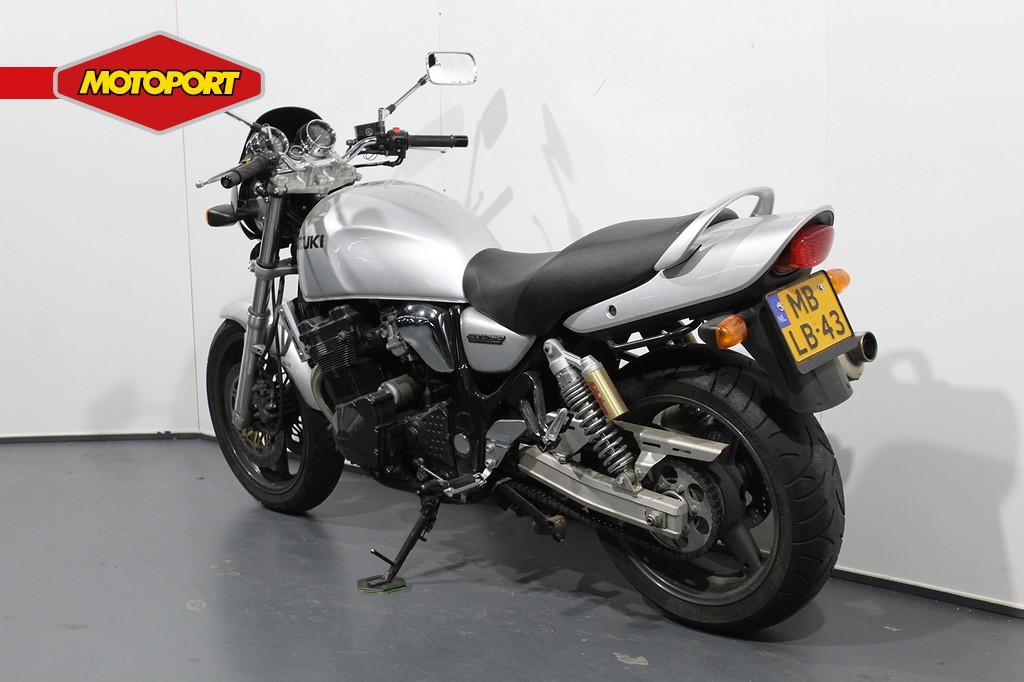 SUZUKI - GSX 750